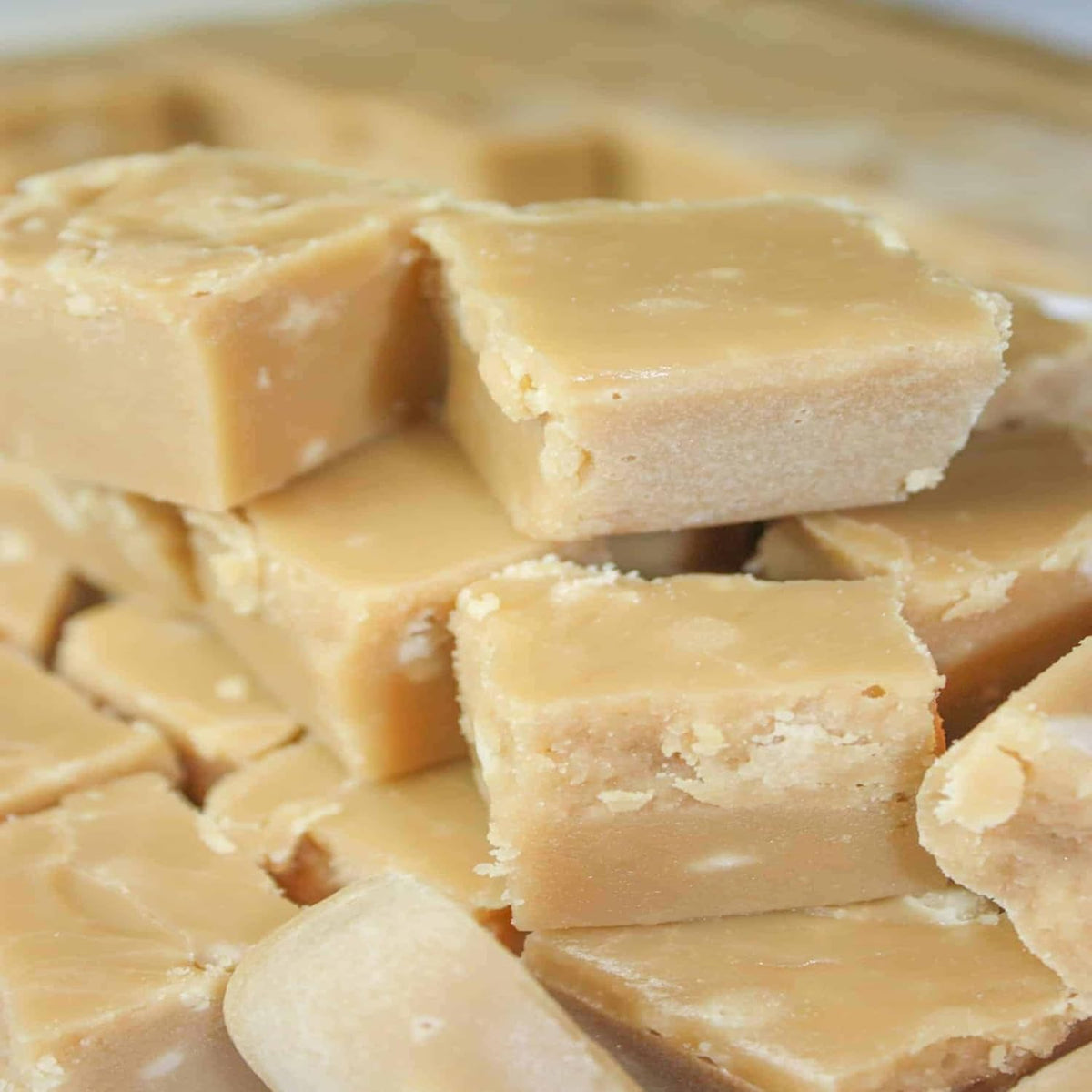 Amish Buggy Home Made Creamy Maple Fudge front view of the premium dessert box.