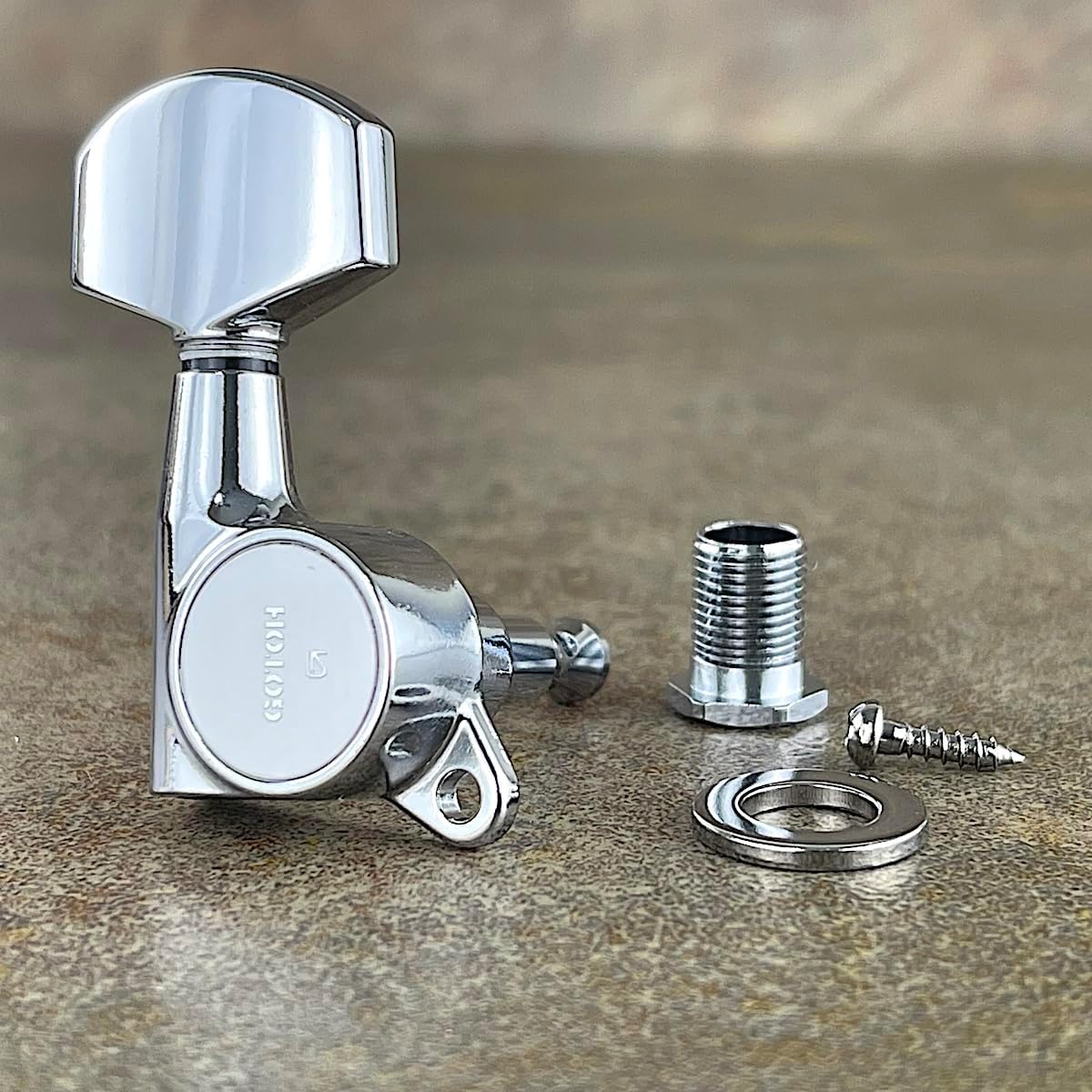 Gotoh SG381-01 guitar tuning pegs angled perspective