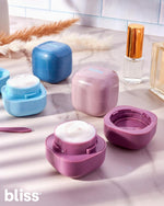 Close up view of the secure leak proof lid on a Bliss square container.