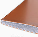 Comfyable protective case with logo detail