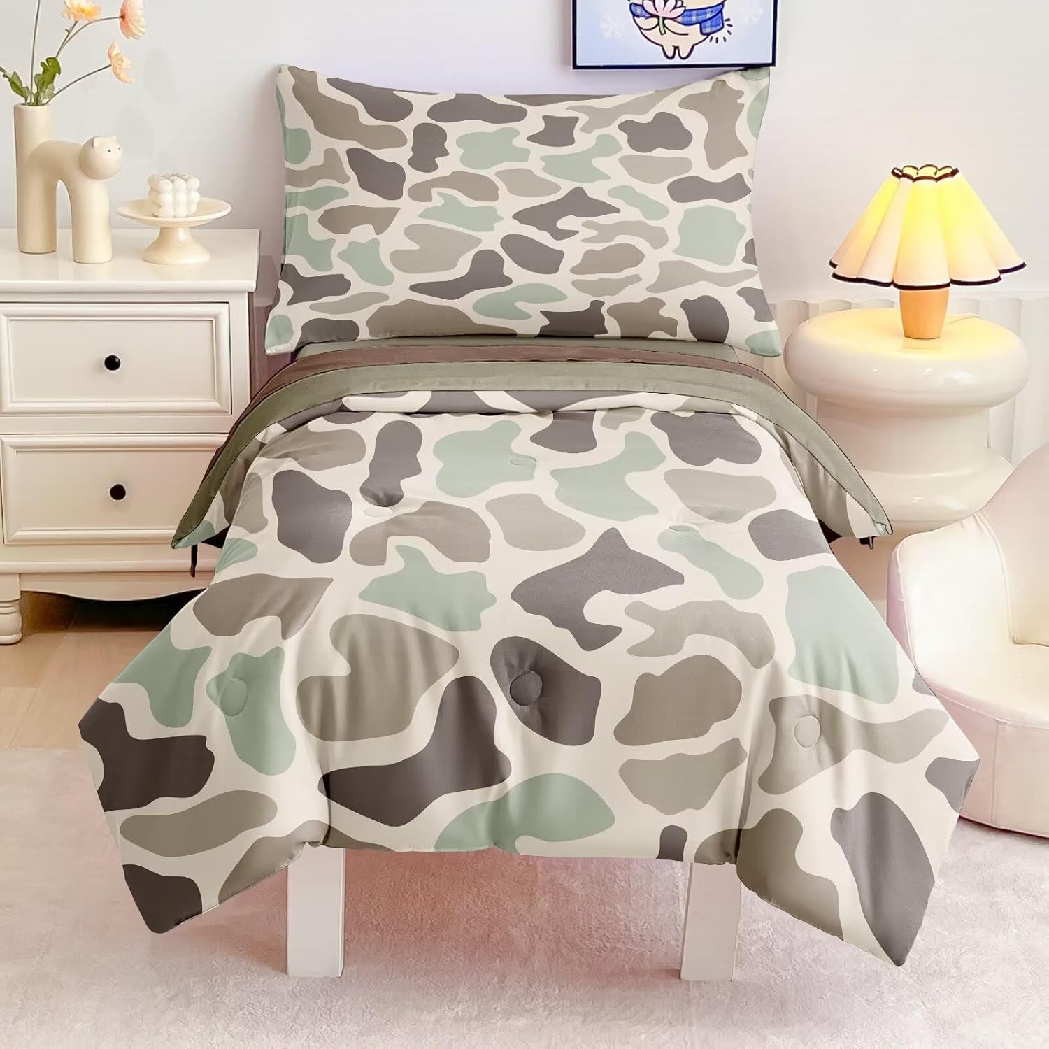 CKOU CCOO toddler duck camo bedding set front view showcasing hunting camouflage comforter on a kids bed.