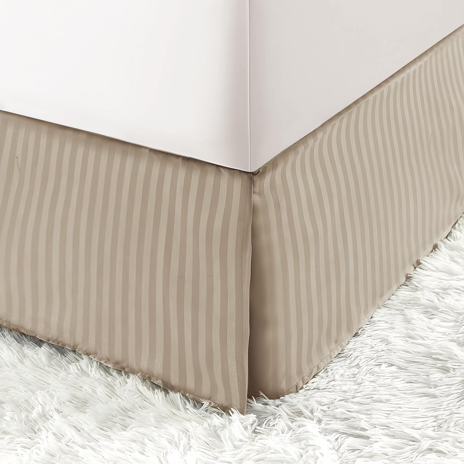 Hengweitext Queen size bed skirt with split corners front view