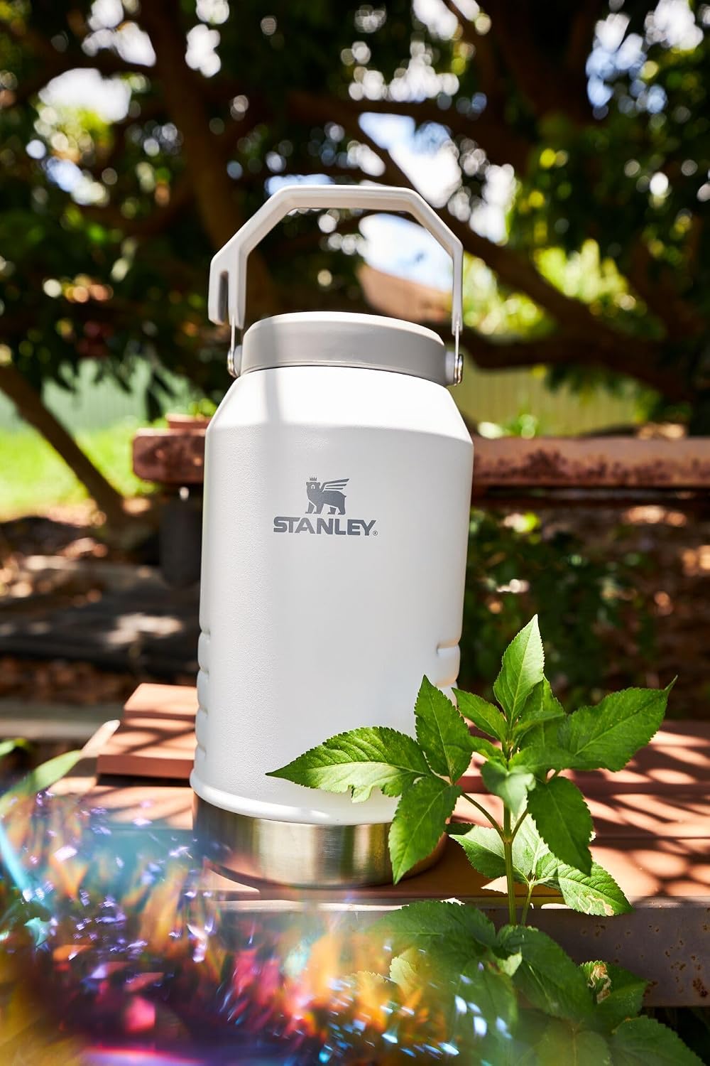 Close up of the leakproof flip-up straw lid on the Stanley travel jug