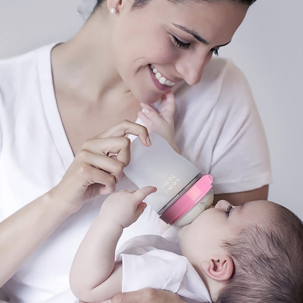 Comotomo pink baby bottle side profile and measurement markers