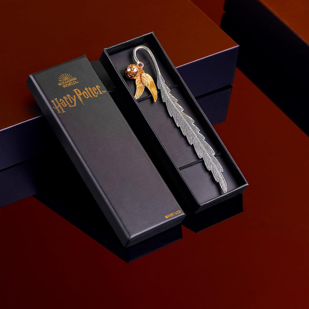 Side angle view of the durable zinc alloy bookmark construction