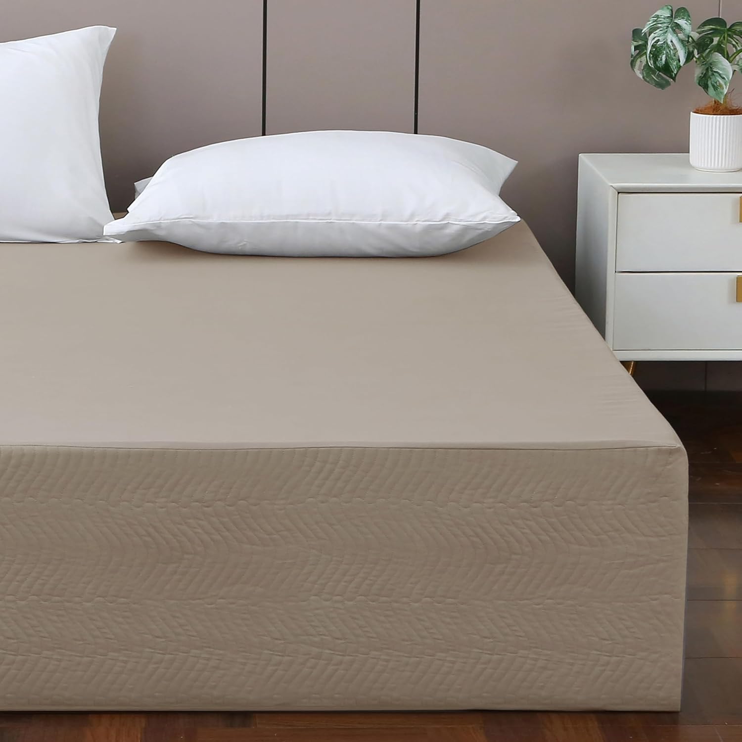 UTFDXU Queen Bed Skirt in light khaki wave pattern front view