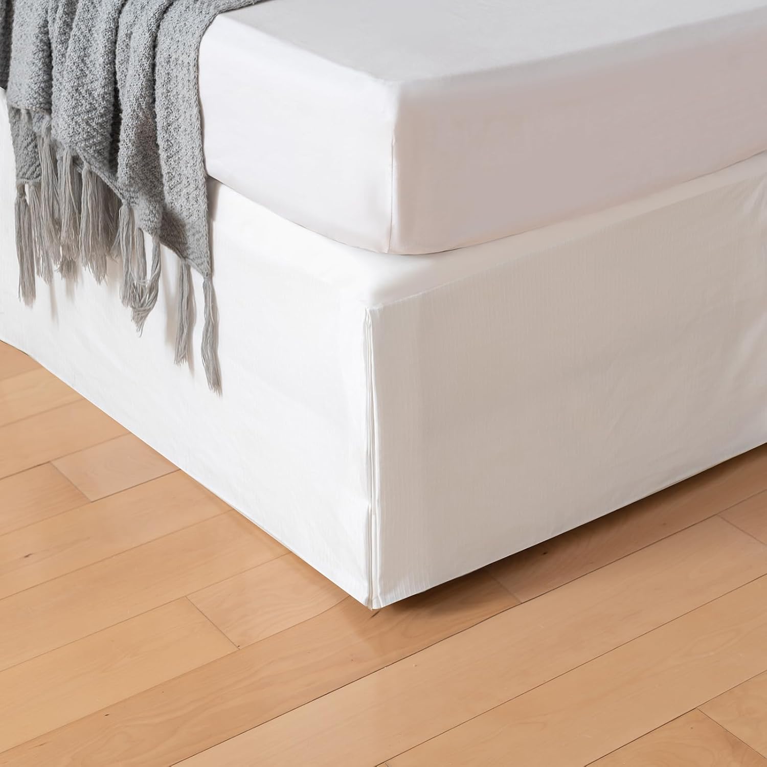 Tsutomi Queen Grid Plaid Bed Skirt front view