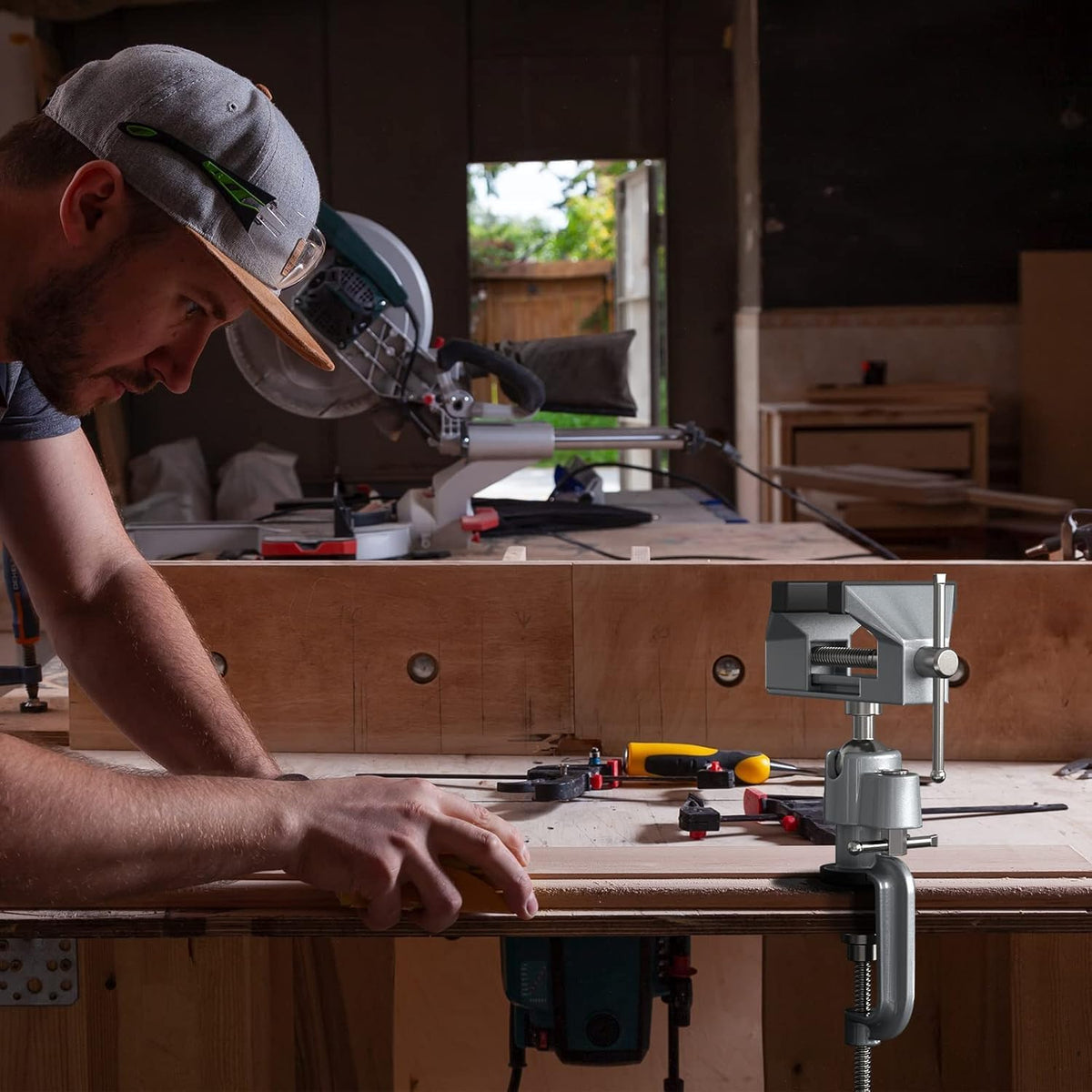 ZTUKOMN bench vise configured with electric grinder holder attachment.