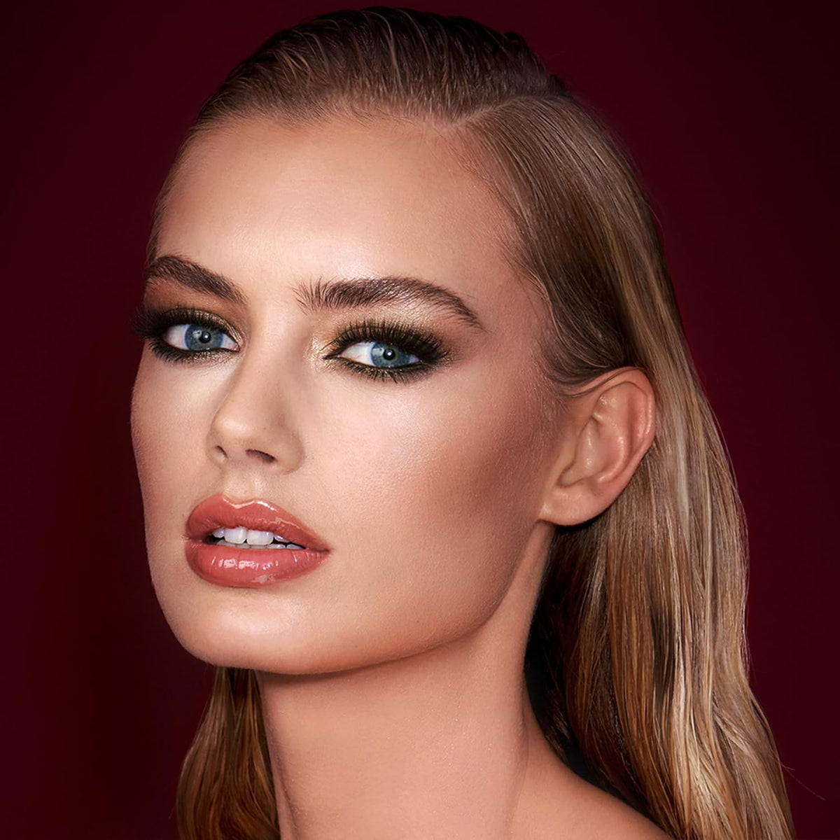 Charlotte Tilbury Cheek to Chic luminous finish blush texture swatch