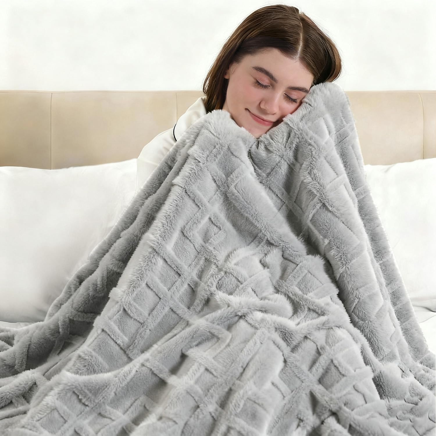 Estingo luxury faux rabbit fur heated throw in light gray front view