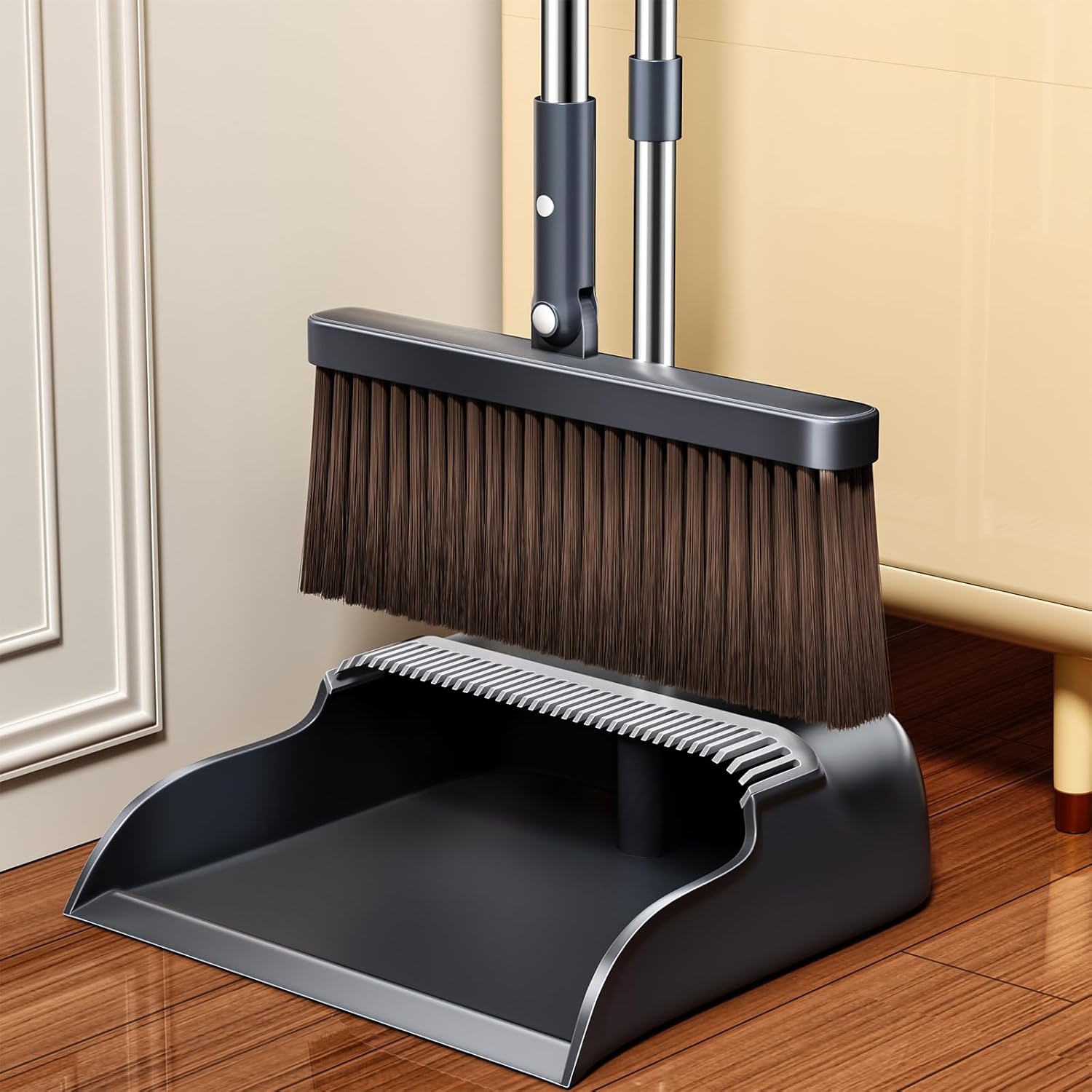 Lumihom broom and dustpan set front view