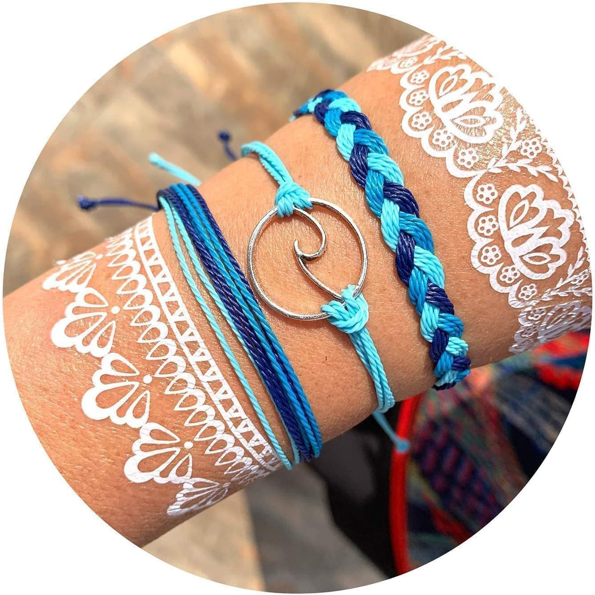 Long Tiantian summer vacation string bracelets flat lay