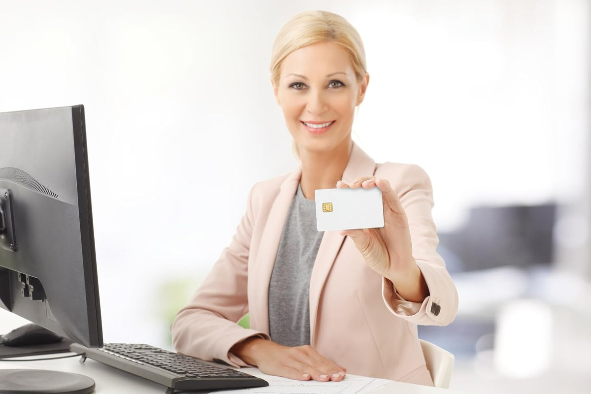 Taglio PIVKey C910 smart card angled view highlighting dual interface capabilities