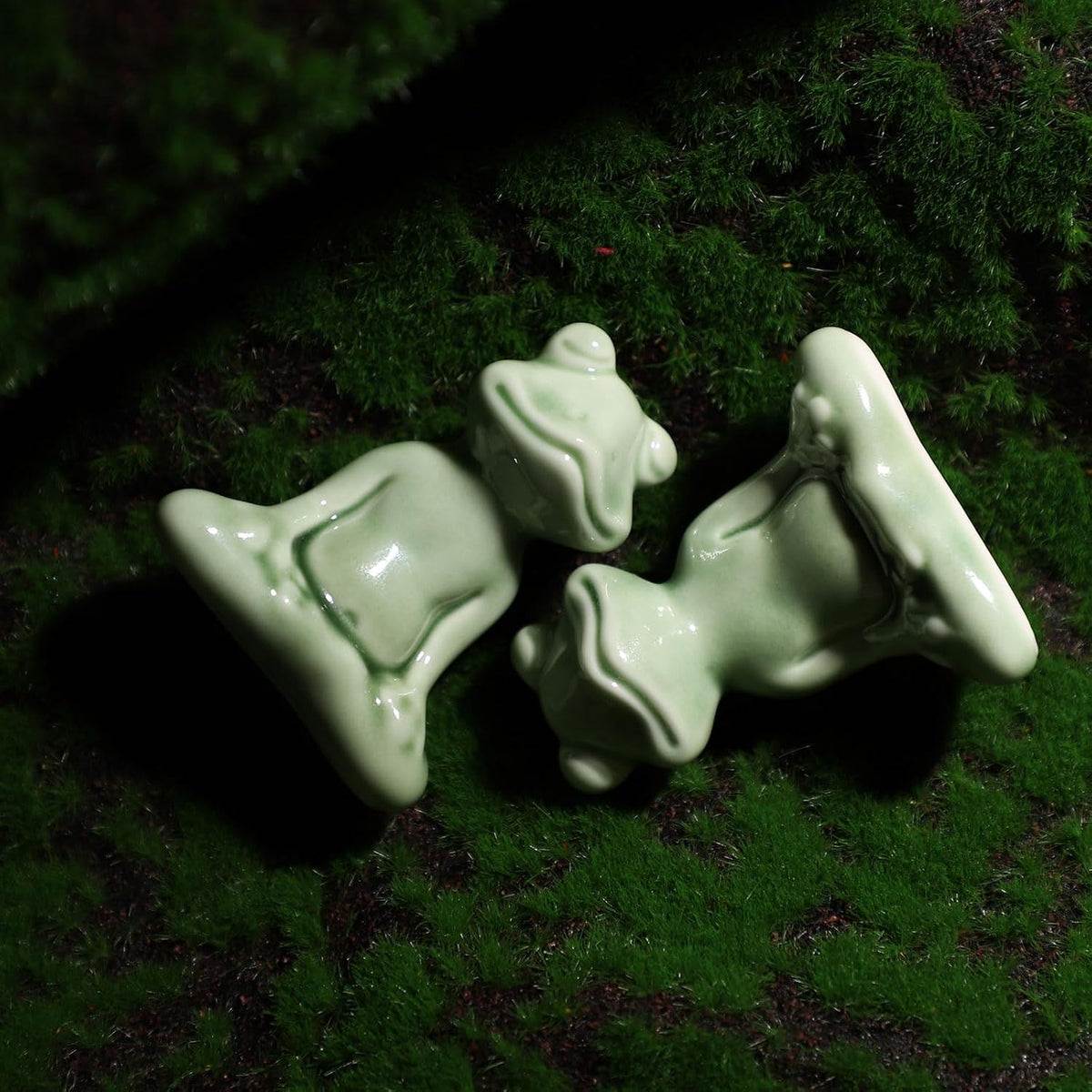 PEUTIER ceramic meditating frog toilet accessory in package