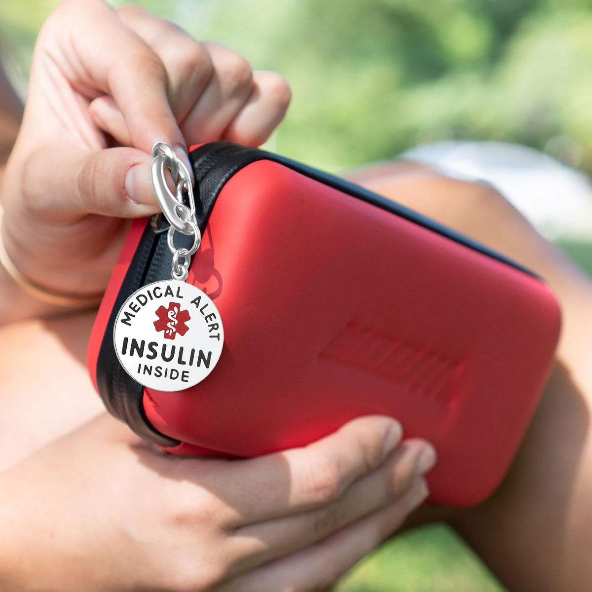 Divoti insulin dependent emergency tag close-up