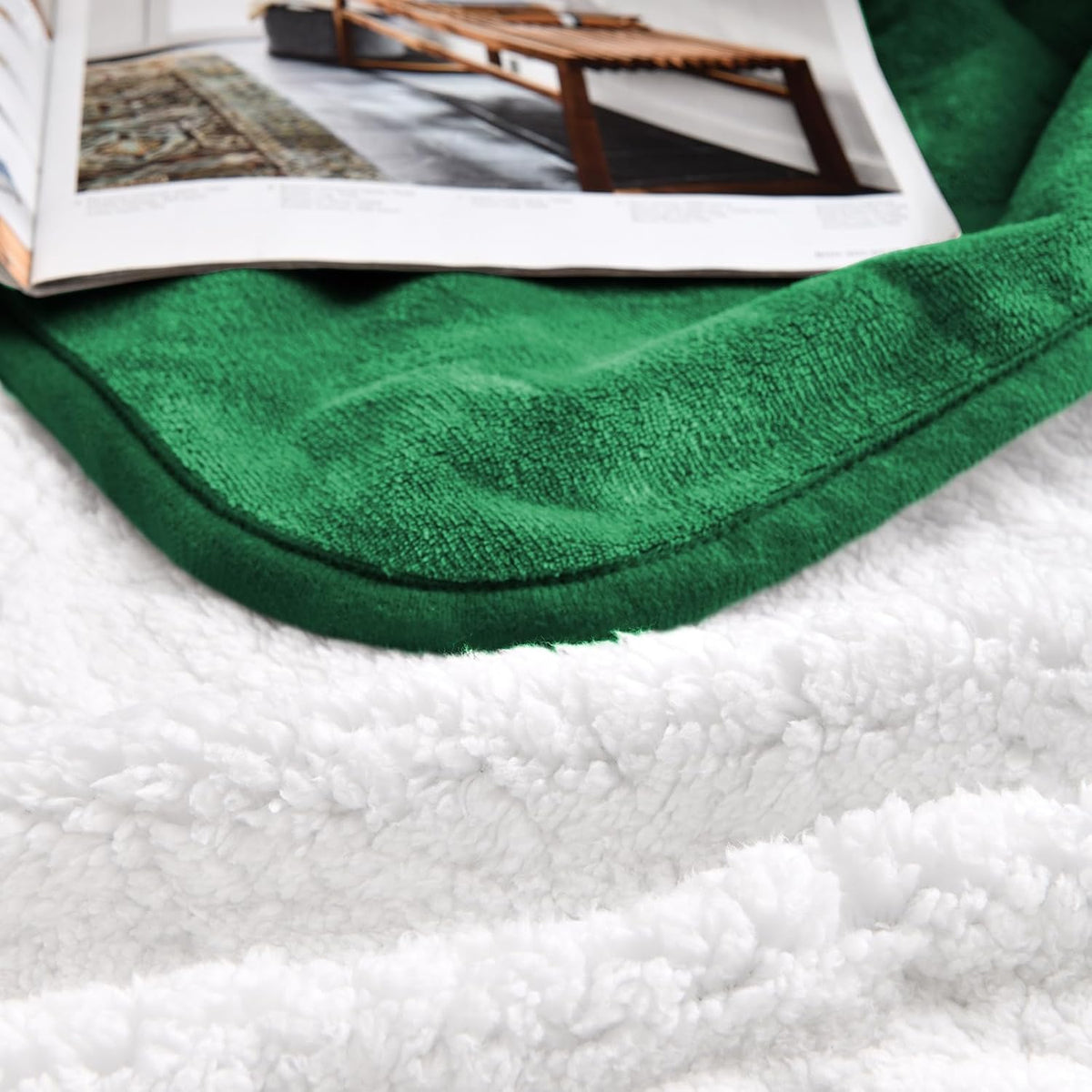 Yaning waterproof blanket protecting a bed mattress from pets