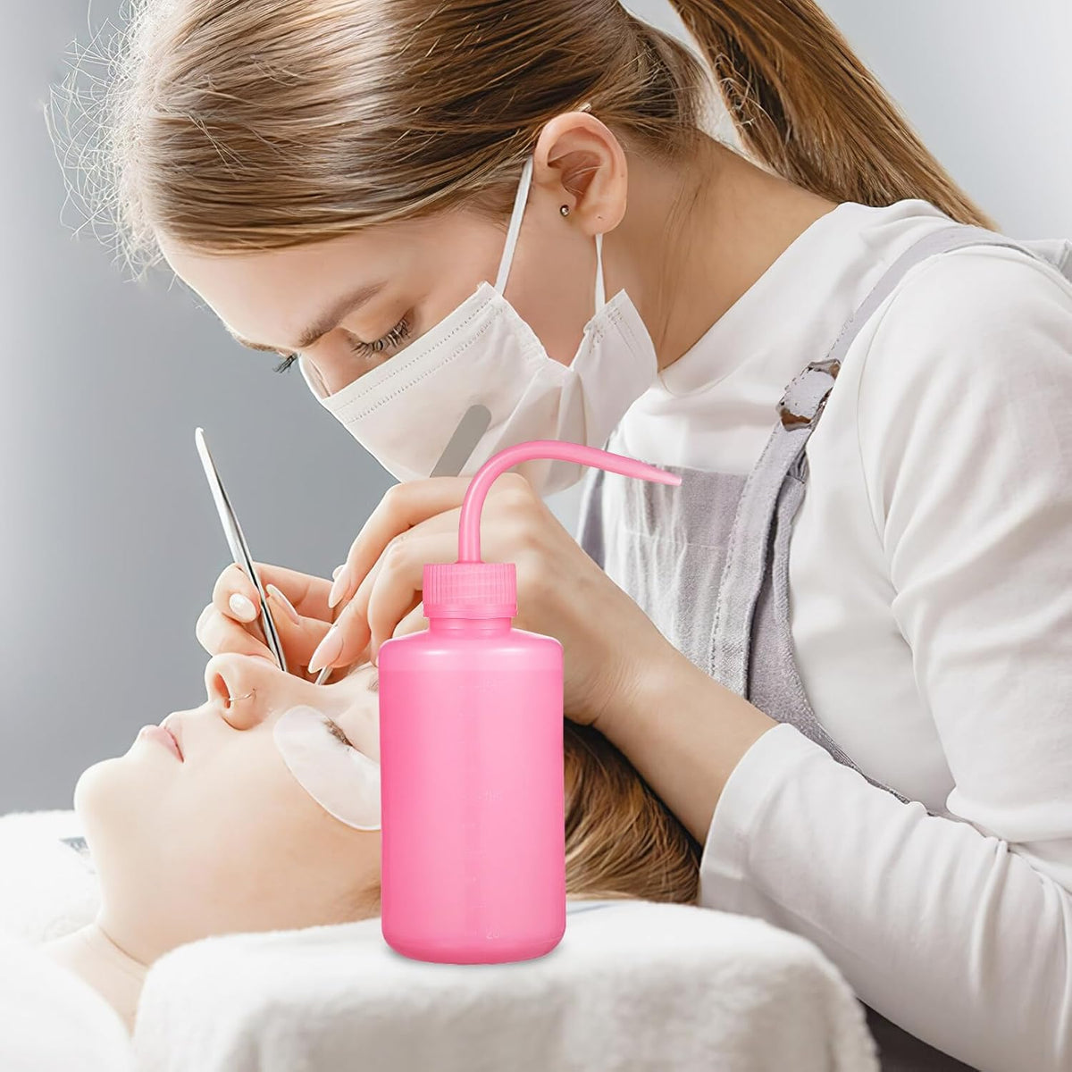 FOMIYES pink plastic cleaning bottle close up