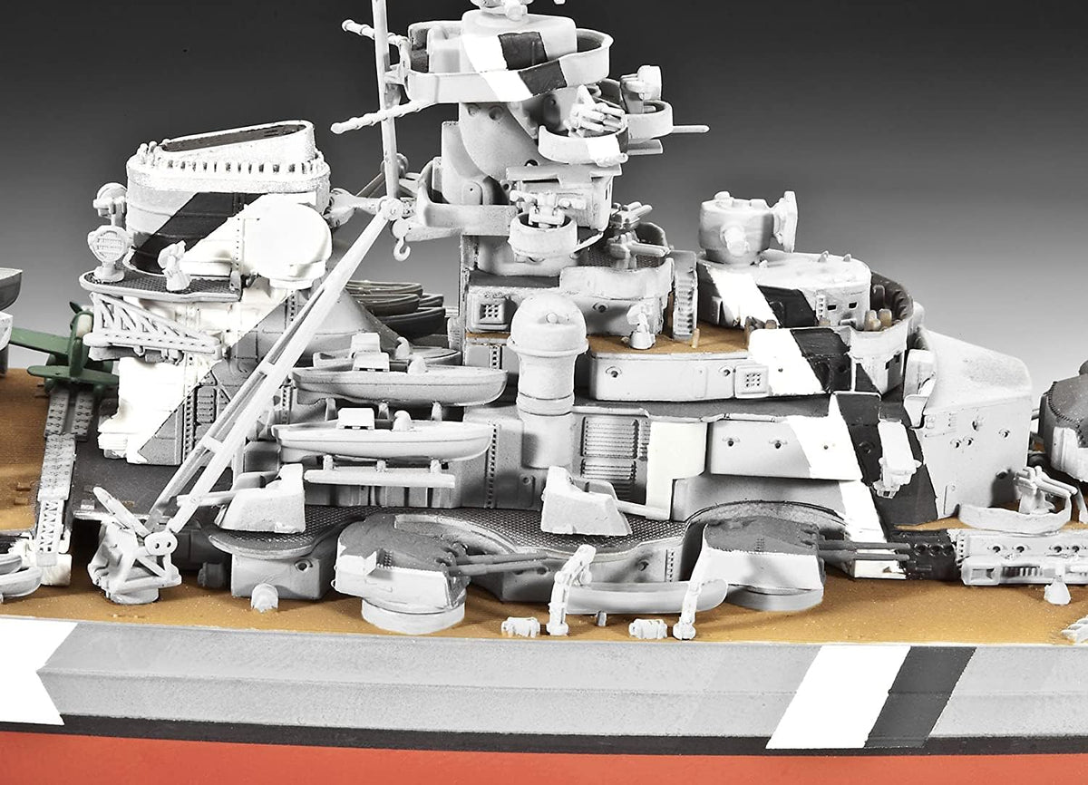 Revell 1:700 scale Bismarck model movable gun turrets