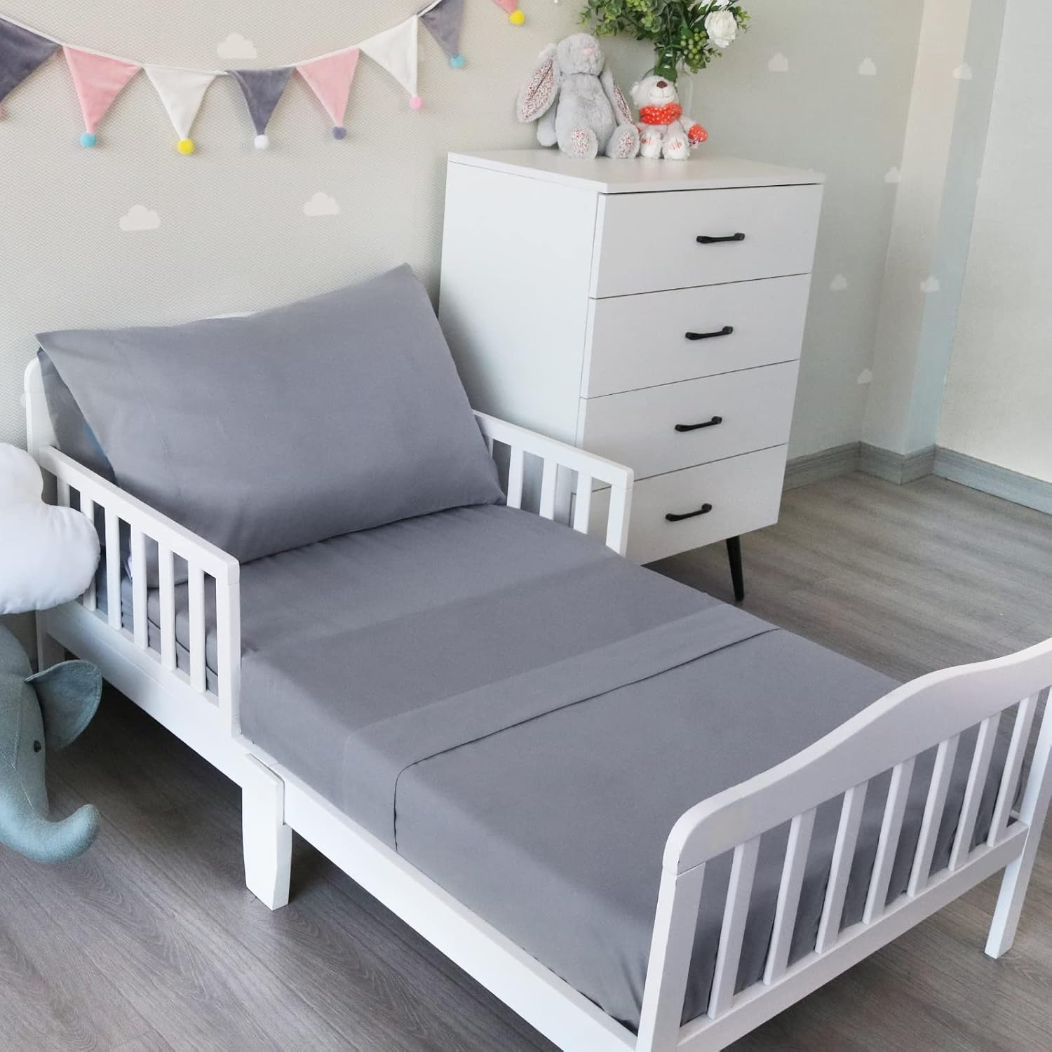Biloban 3-Piece Toddler Sheet Set front view showing packaged grey bedding
