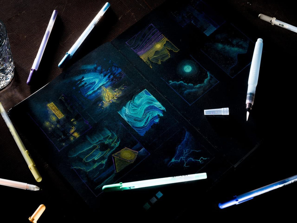 Detailed view of the 12 piece pen set container