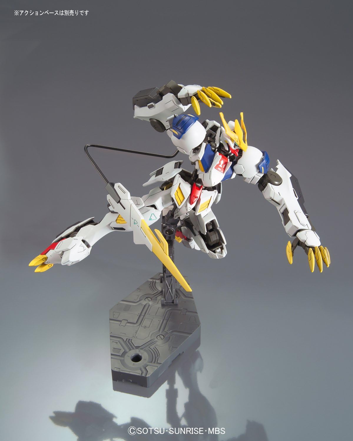 Articulated arms and razor-tipped claw hands of the model kit