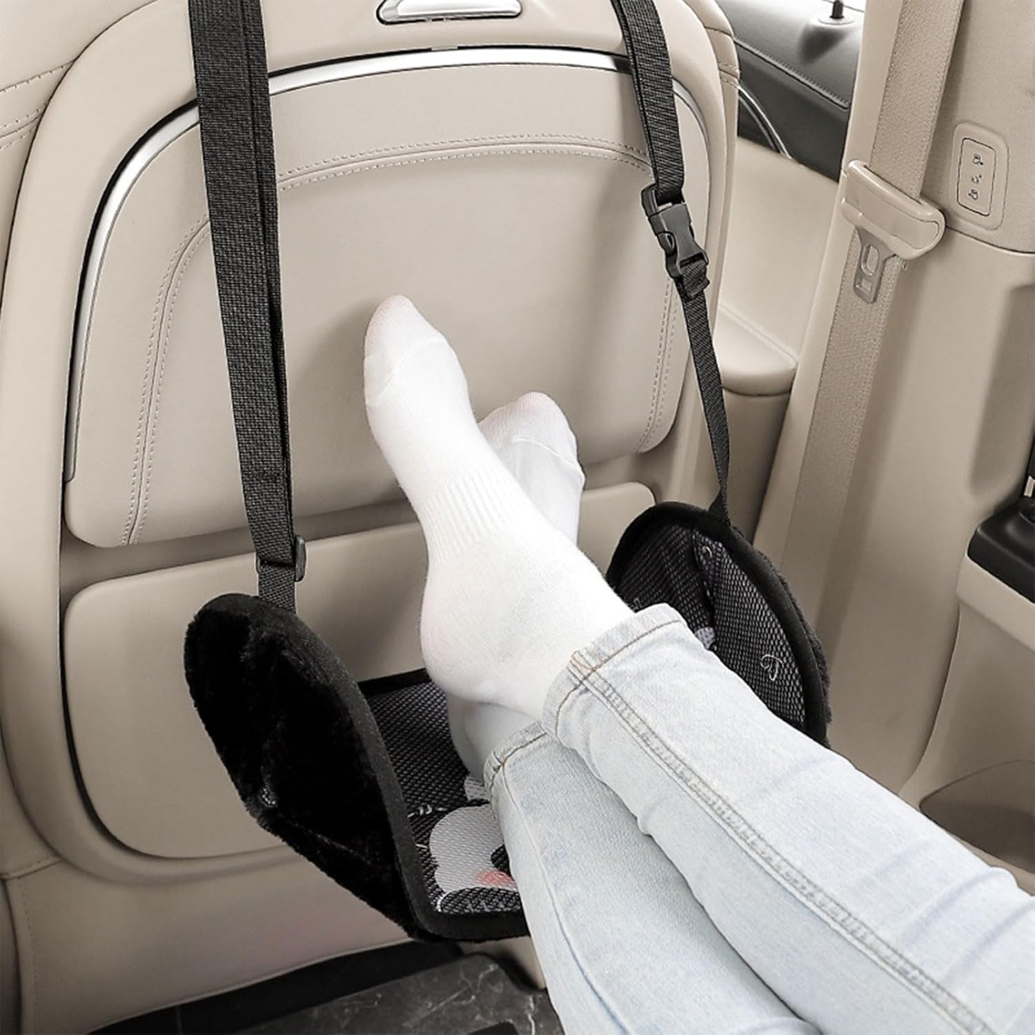Genérico adult car seat foot rest front view showing the black fleece support board