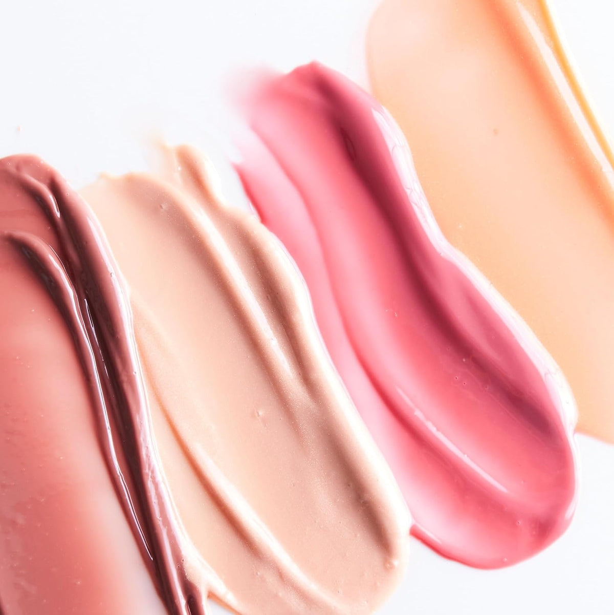 Close up of Pixi LipLift Max applicator wand
