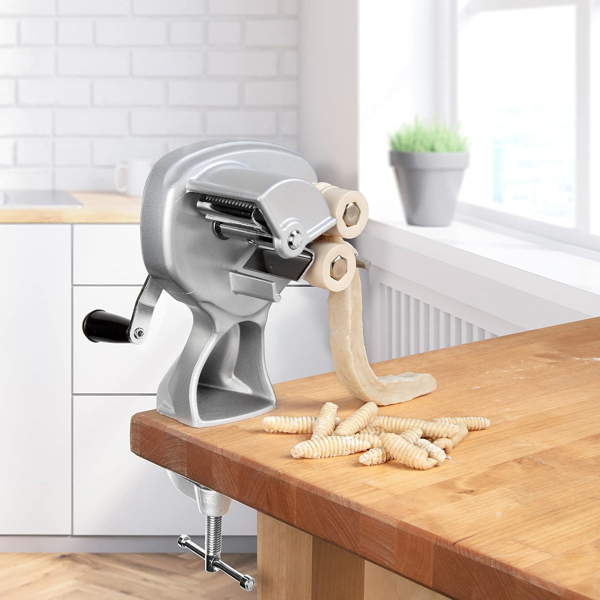 Complete CucinaPro cavatelli maker set with handle