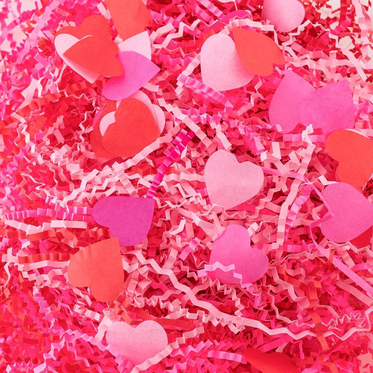 Cipowm 16 Ounce Valentine's Day crinkle cut paper shred front view