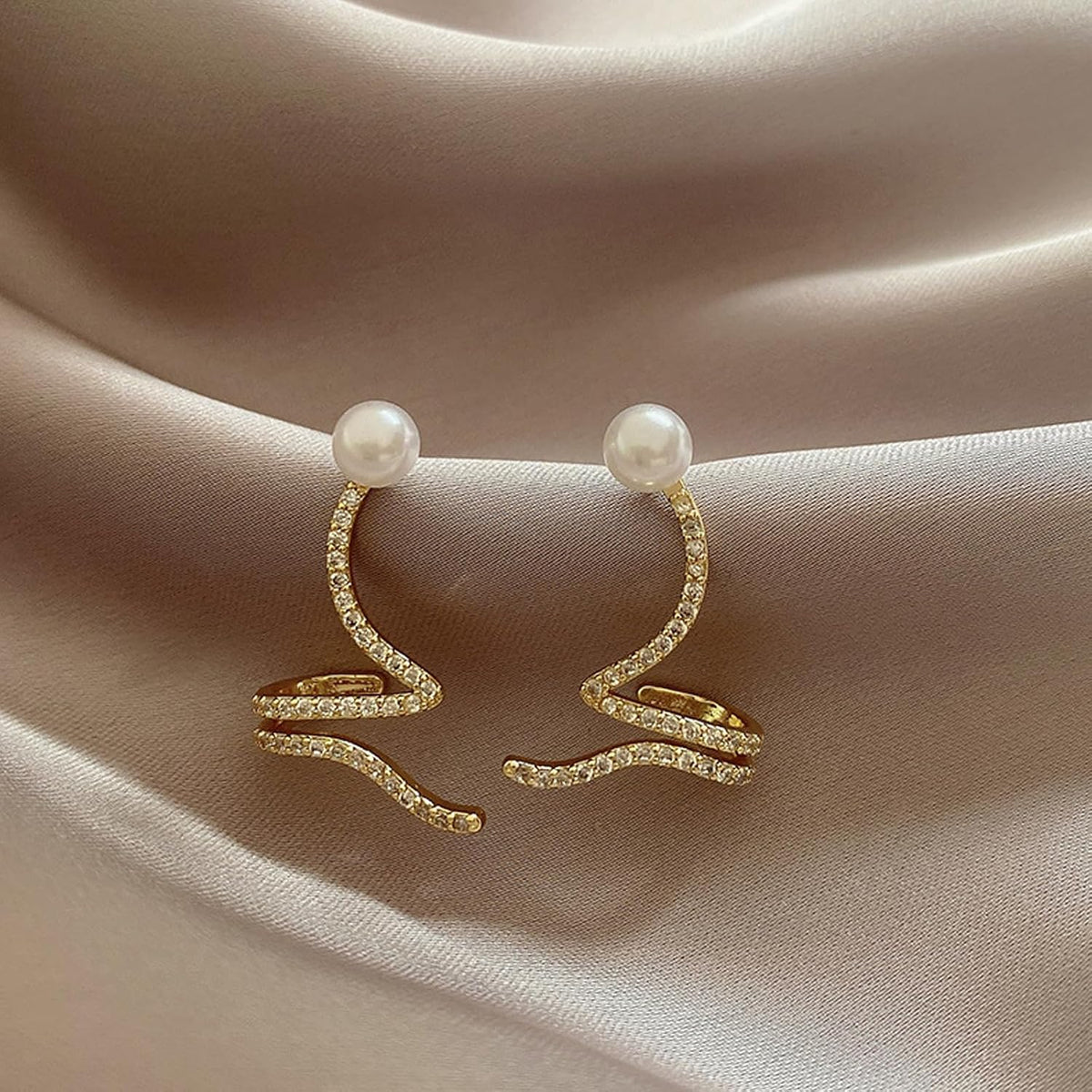 Frodete women ear jewelry angled perspective