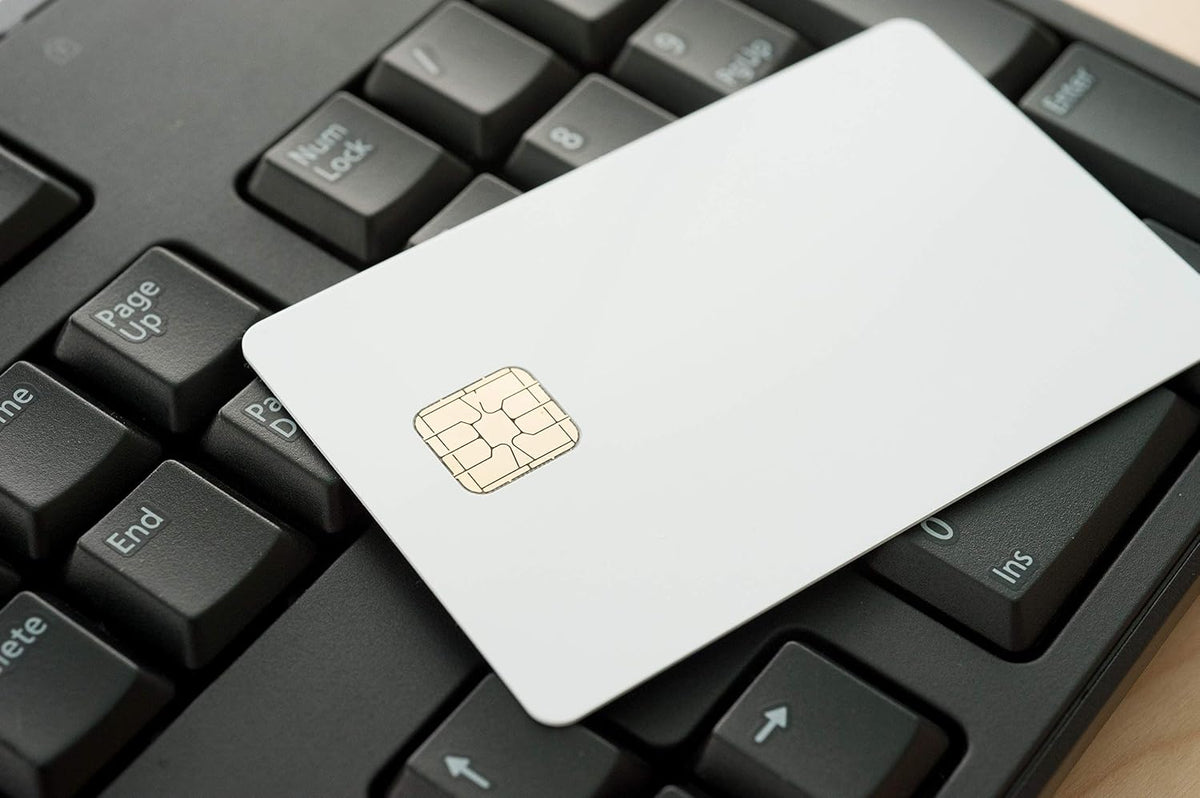 Taglio PIVKey C910 smart card shown with compatible USB smart card reader
