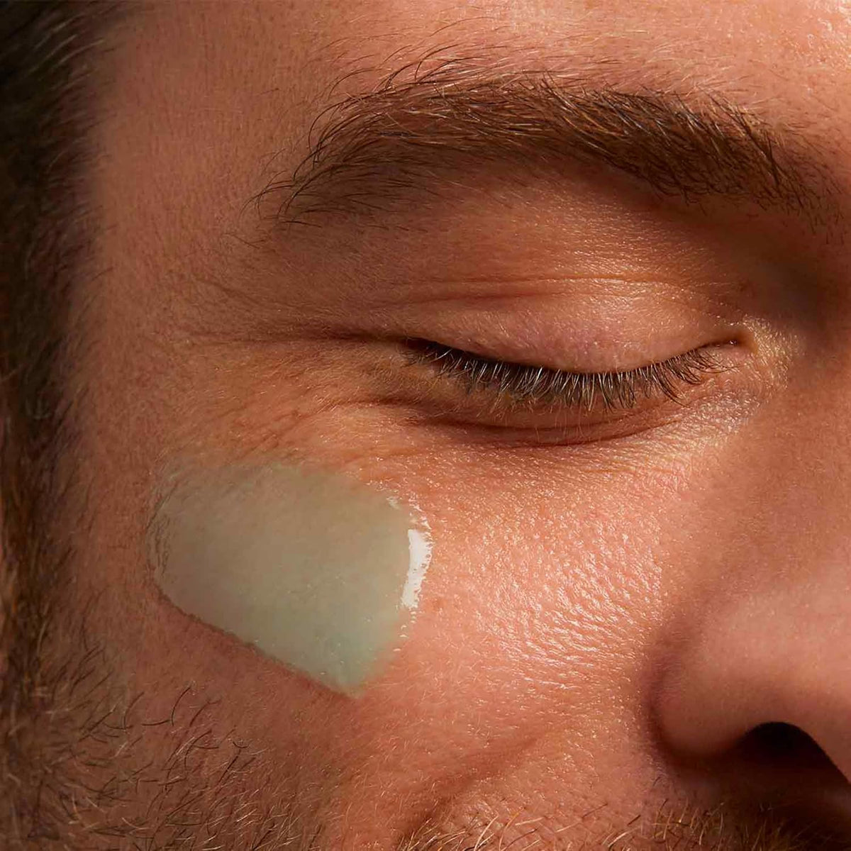Clarins Men Super Moisture Gel texture and lightweight gel swatch