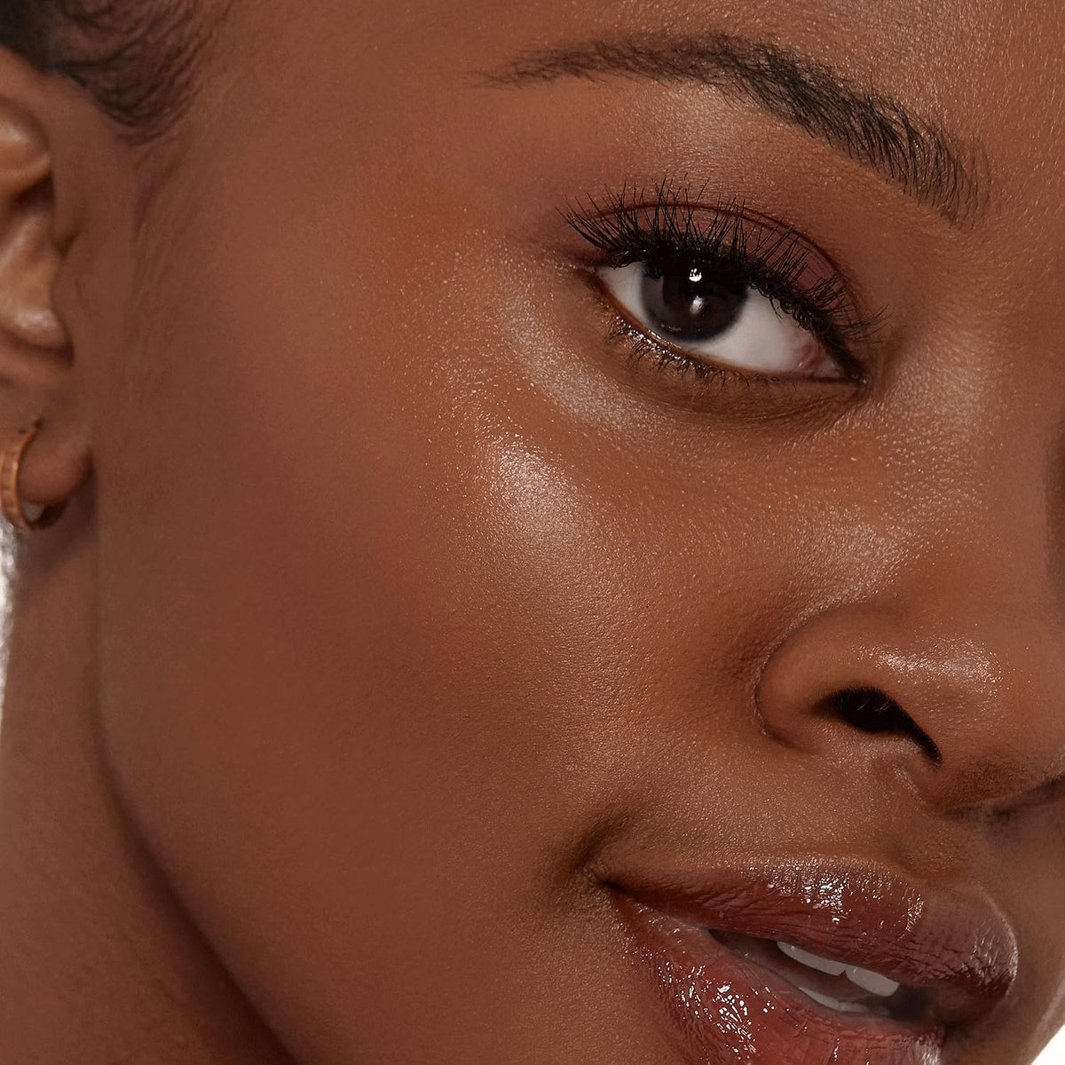 Milani Screen Queen Spiced Toffee foundation packaging box highlighting clean beauty benefits.