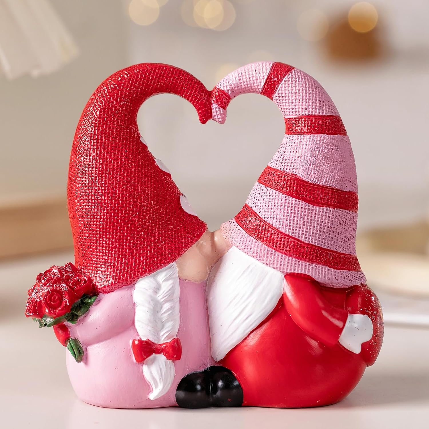Elegondrar Valentine Gnomes front view decorative resin couple figurine