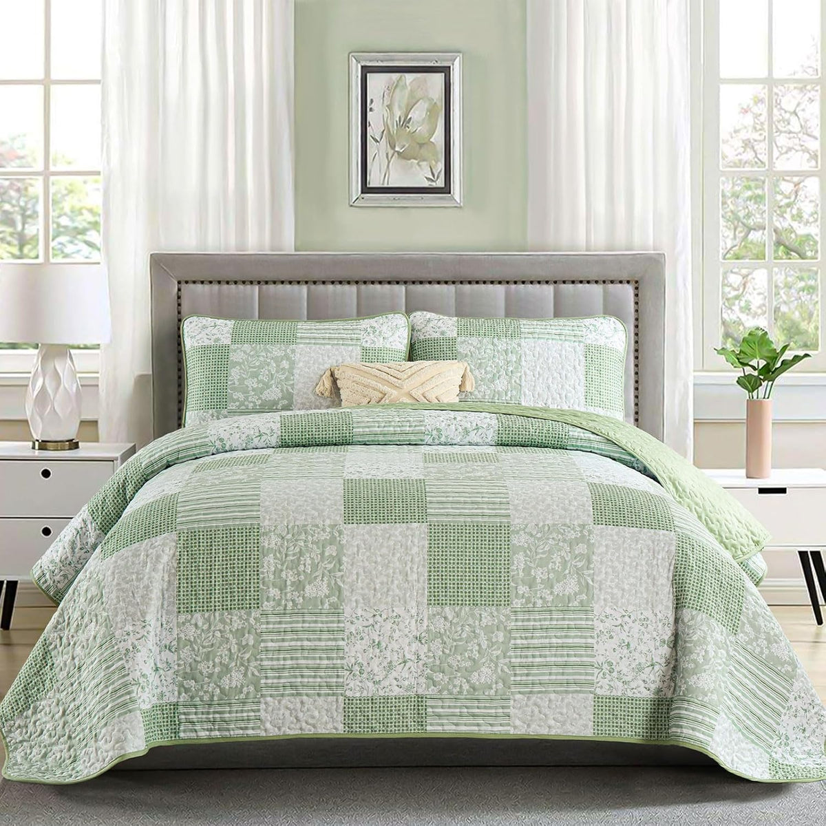 Lifestyle shot of the Mybedsoul bedding set in a bedroom