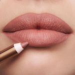 Smudge proof and transfer resistant lip liner for full lips