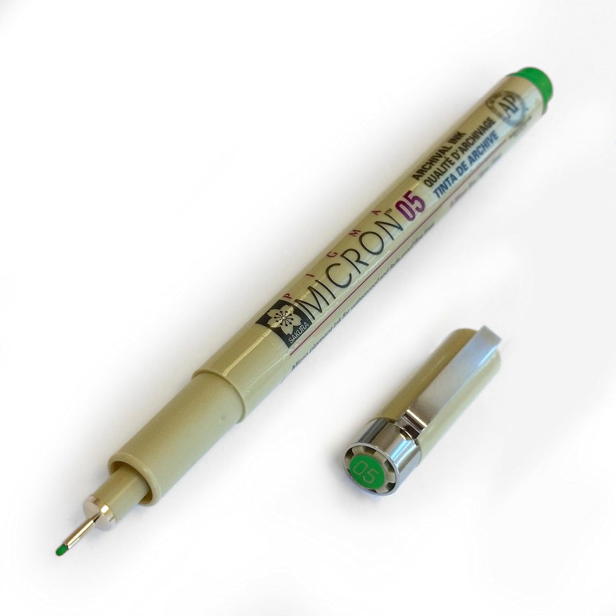 Sakura Pigma Micron fineliner front view green ink art pen