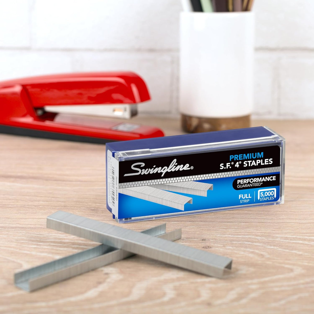 Swingline 1/4 inch leg length staple strip close up
