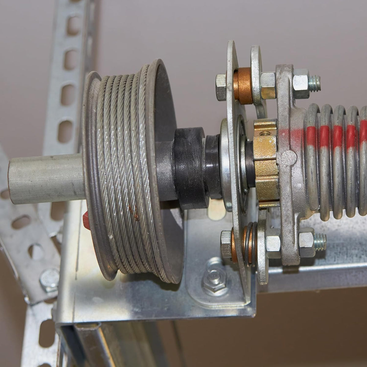 Set screws and cable slot close up on torsion spring drum