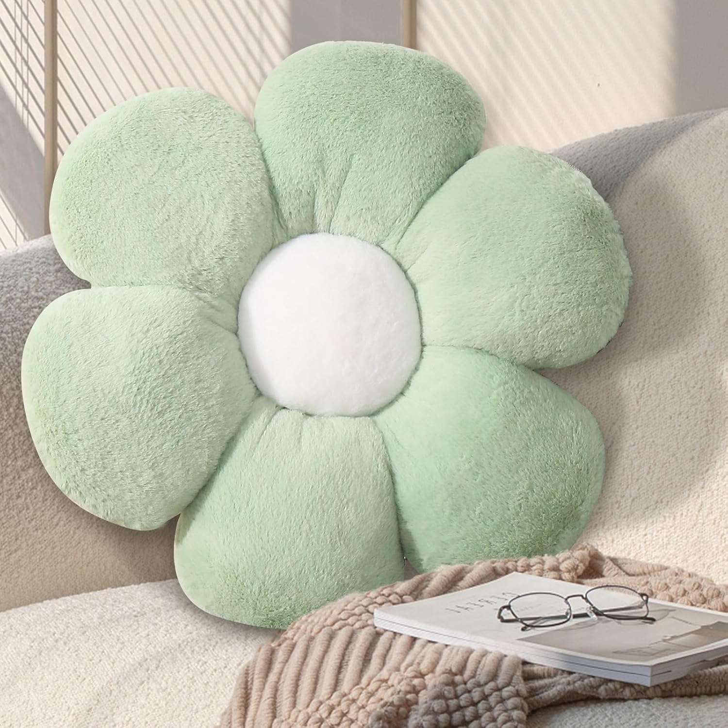 Kucco-Pillow sage green daisy flower pillow front view