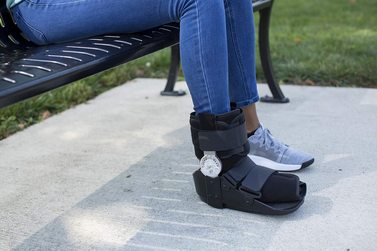 United Ortho 12215 range of motion walking boot packaging and labels