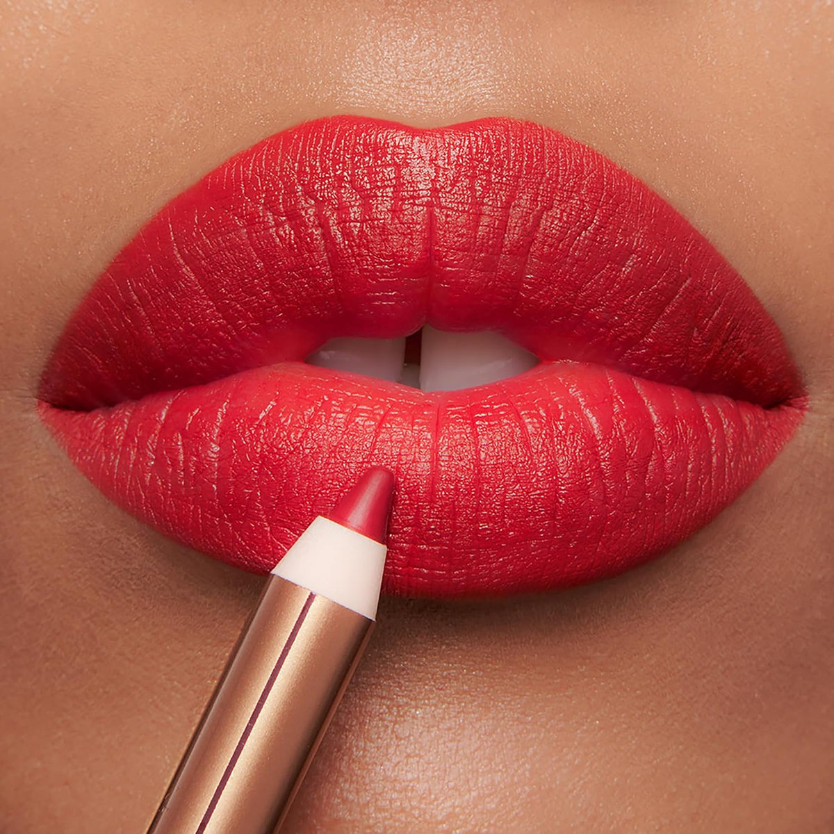 Charlotte Tilbury lip contouring pencil packaging box detail