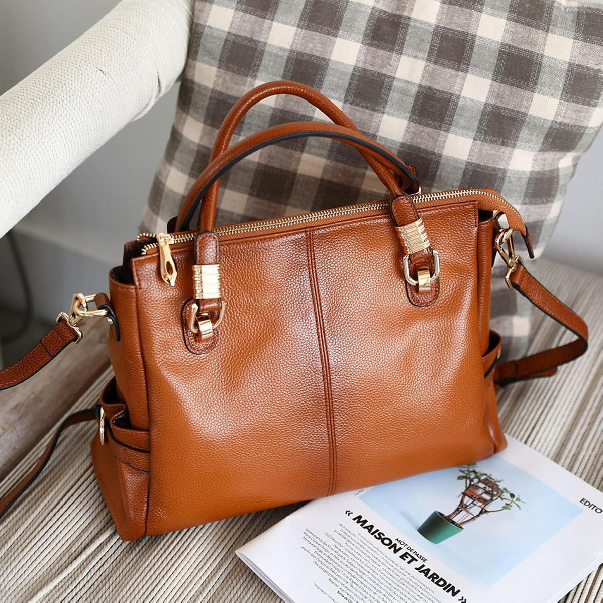 Kattee leather purse interior compartment and pockets