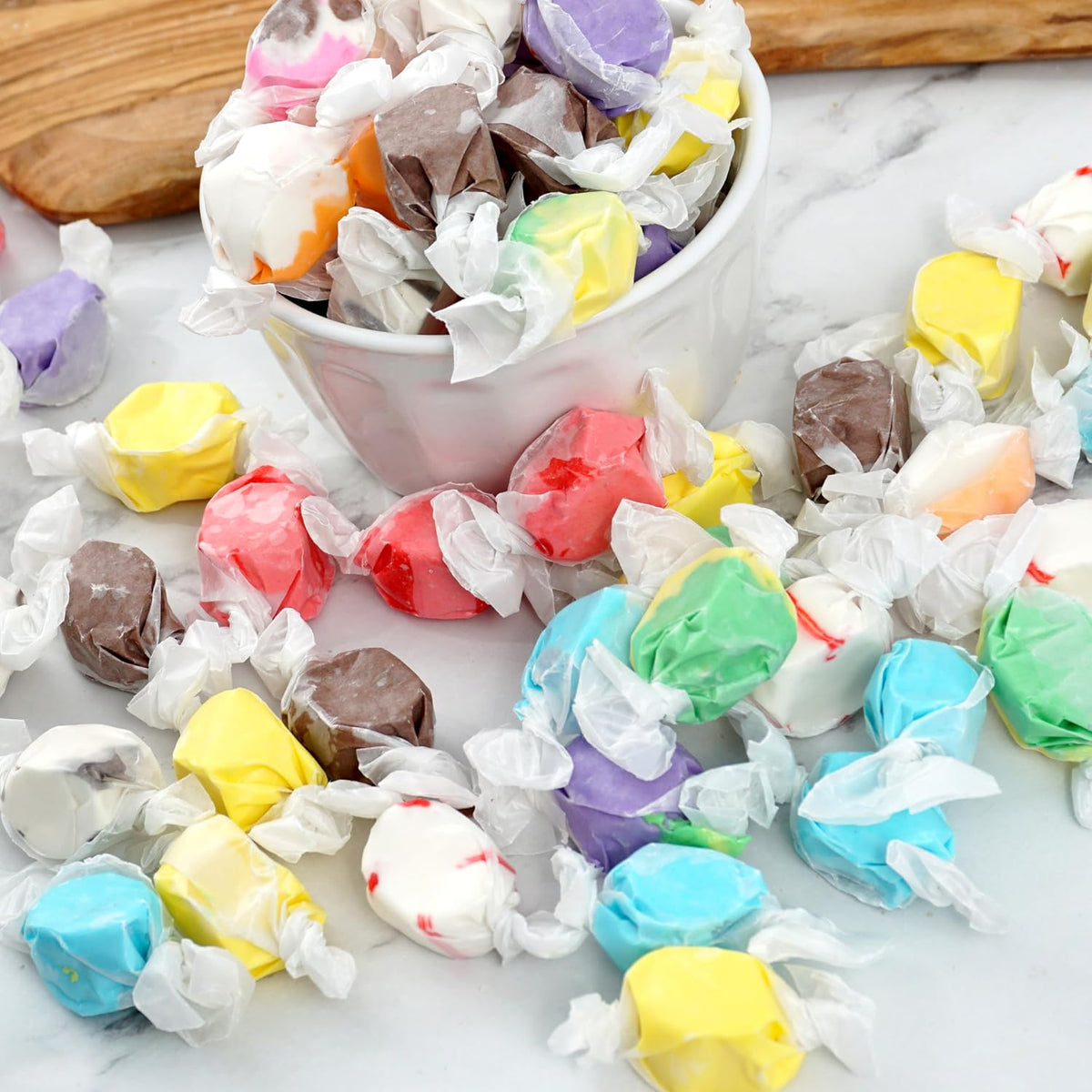 The Hampton Candy Company 10 flavor candy mix 1 pound package back view