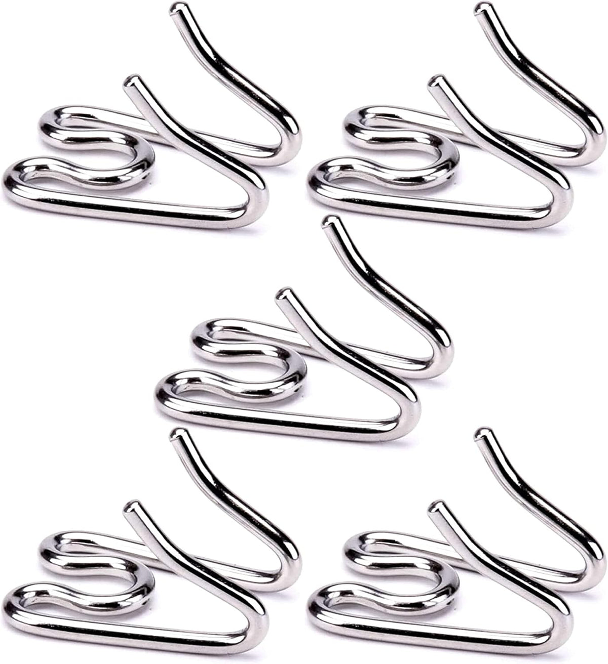 Demonstration of MOZETO black stainless steel extra links connecting to a standard dog prong collar