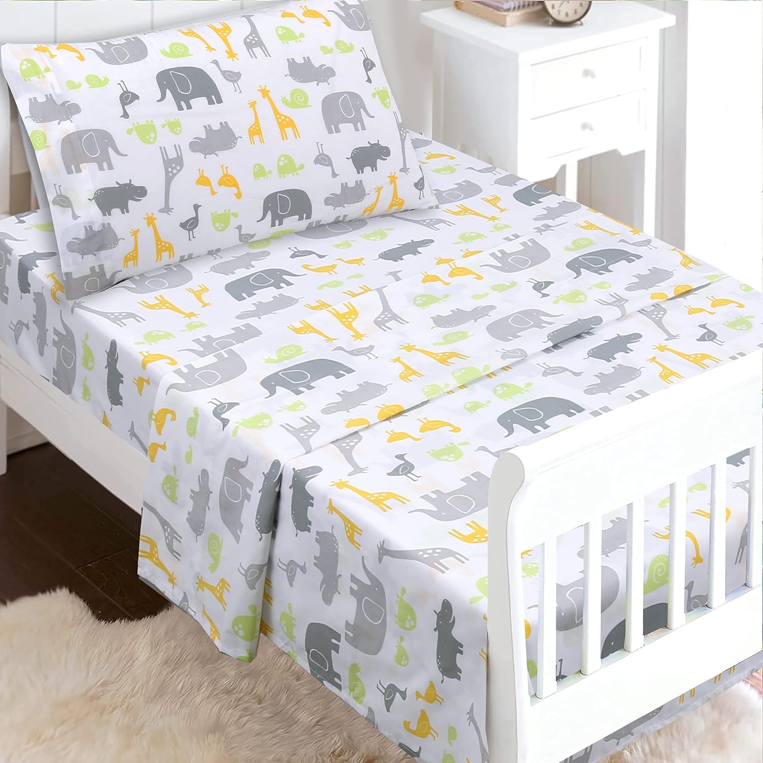 Danica 3-Piece Toddler Sheet Set with safari animals front view
