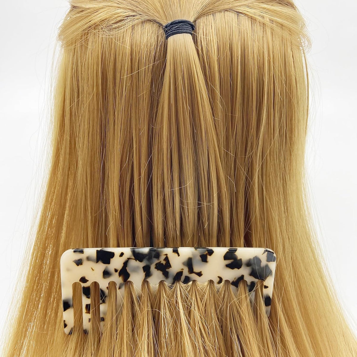 Tienailing French design detangling comb showing teeth spacing