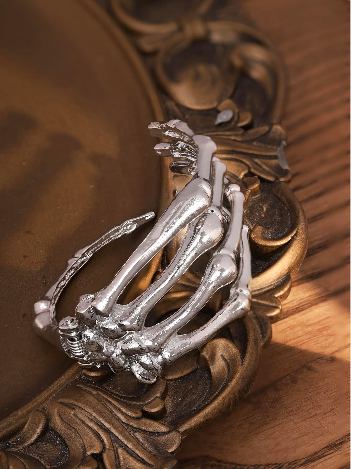 HAQUIL skull bracelet angled display on wrist