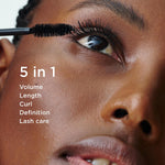 Clarins Wonder Perfect 5D Mascara application demonstration on lashes