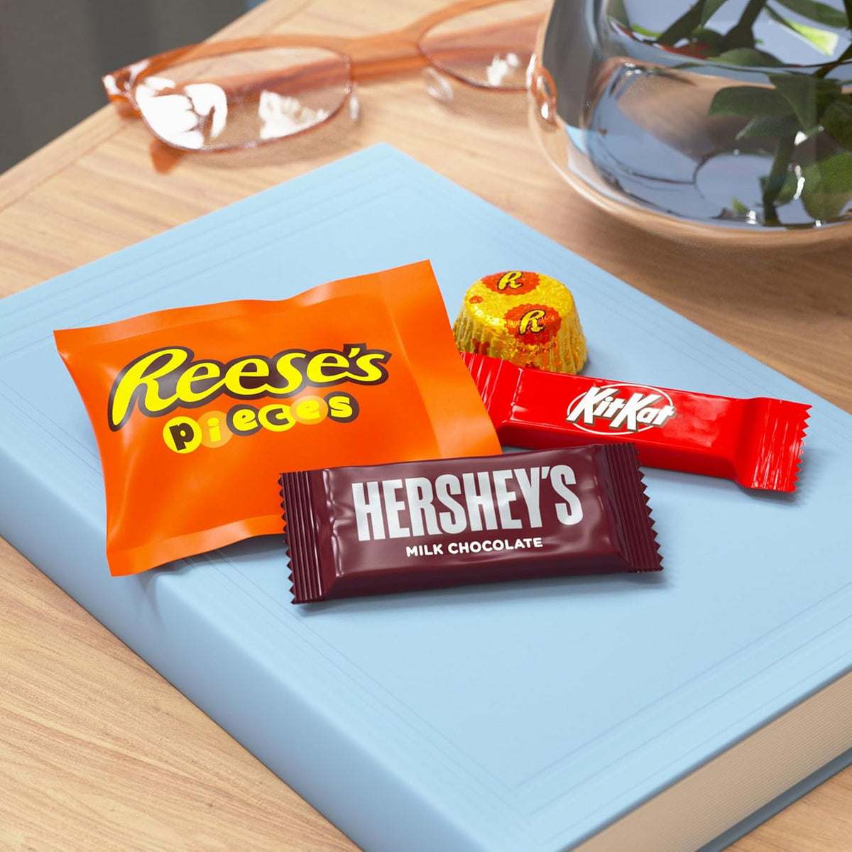Assorted American candy bowl filled with miniature chocolates sourced directly from the United States.